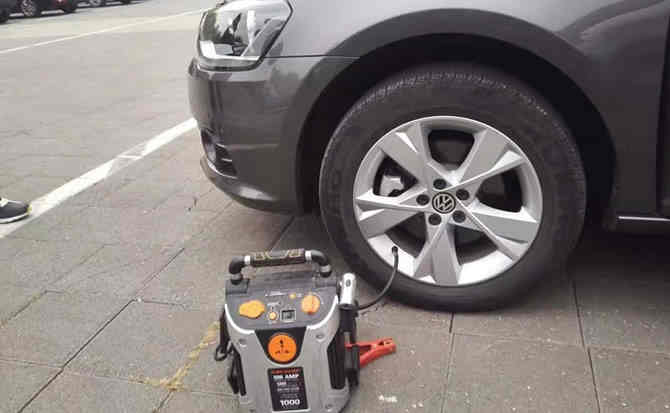 青冈汽车搭电案例